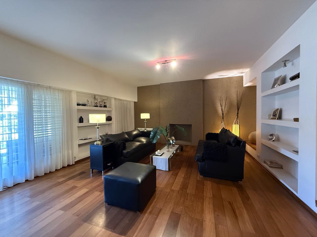 Foto de VENTA - CASA 3DOR. 4BAÑOS / IDEAL USO COMERCIAL, PROFESIONAL 0 FAMILIAR, imagen 3
