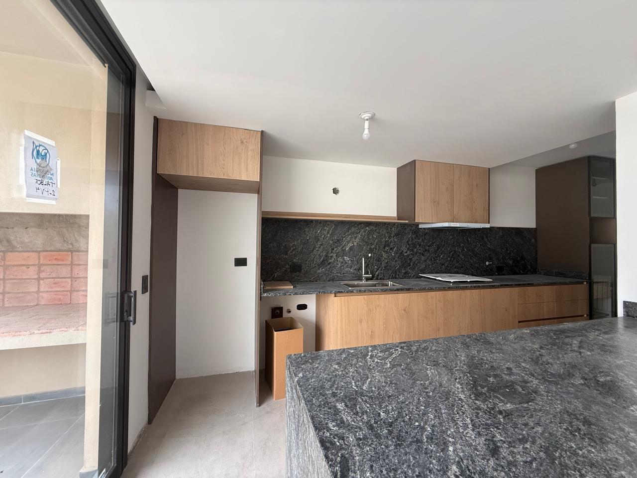 Foto de EXCELENTE DÚPLEX DE CATEGORIA EN VENTA 3 DORMITORIOS 3 BAÑOS - LA, imagen 2