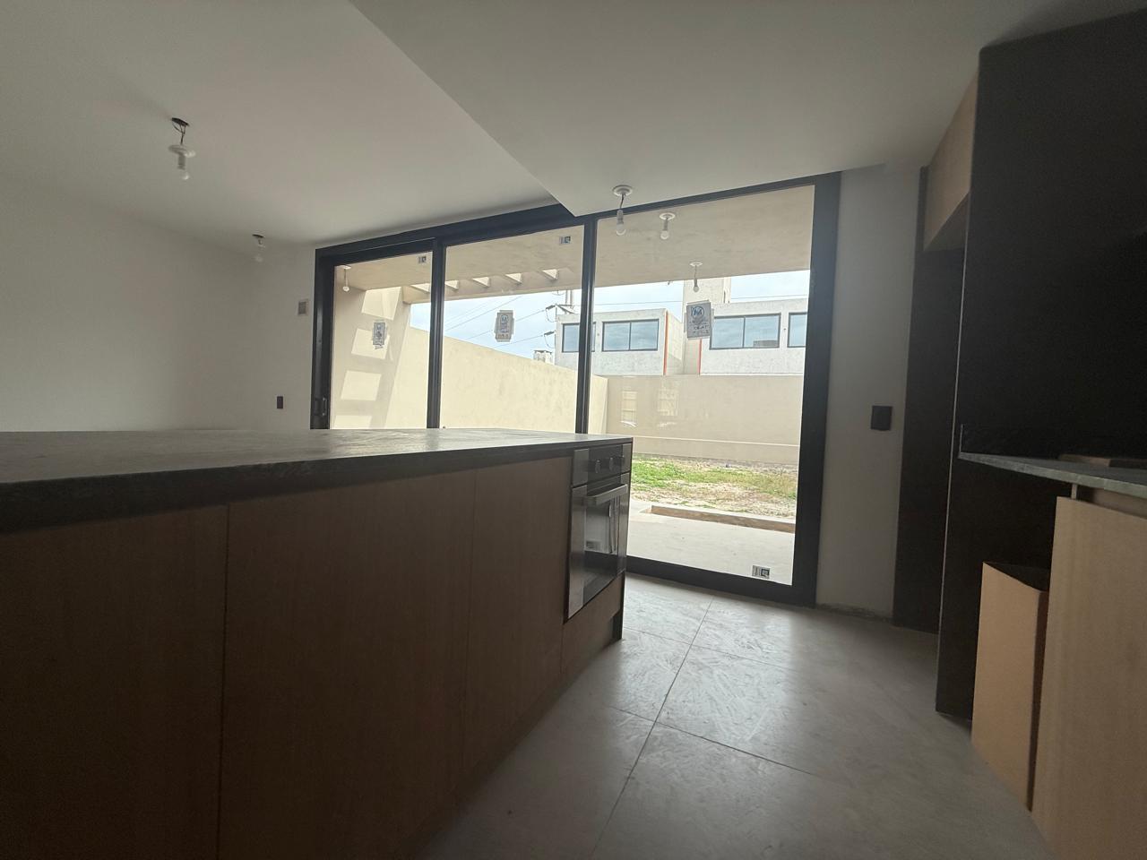 Foto de EXCELENTE DÚPLEX DE CATEGORIA EN VENTA 3 DORMITORIOS 3 BAÑOS - LA, imagen 4