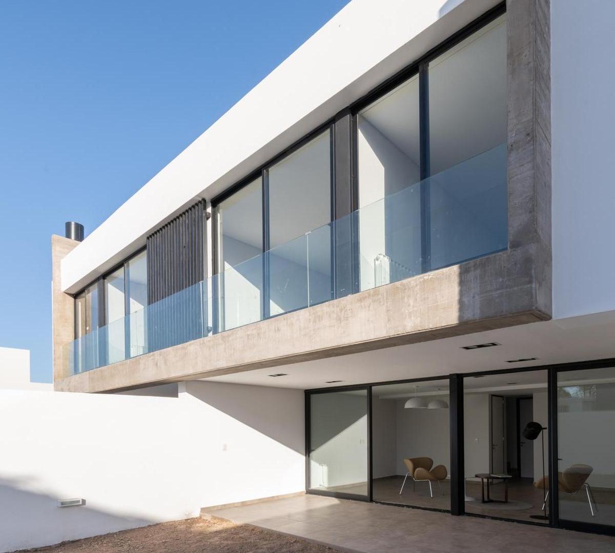 Foto de DÚPLEX EN VENTA DE 3 DORMITORIOS 3 BAÑOS - GREENVILLE, imagen 2