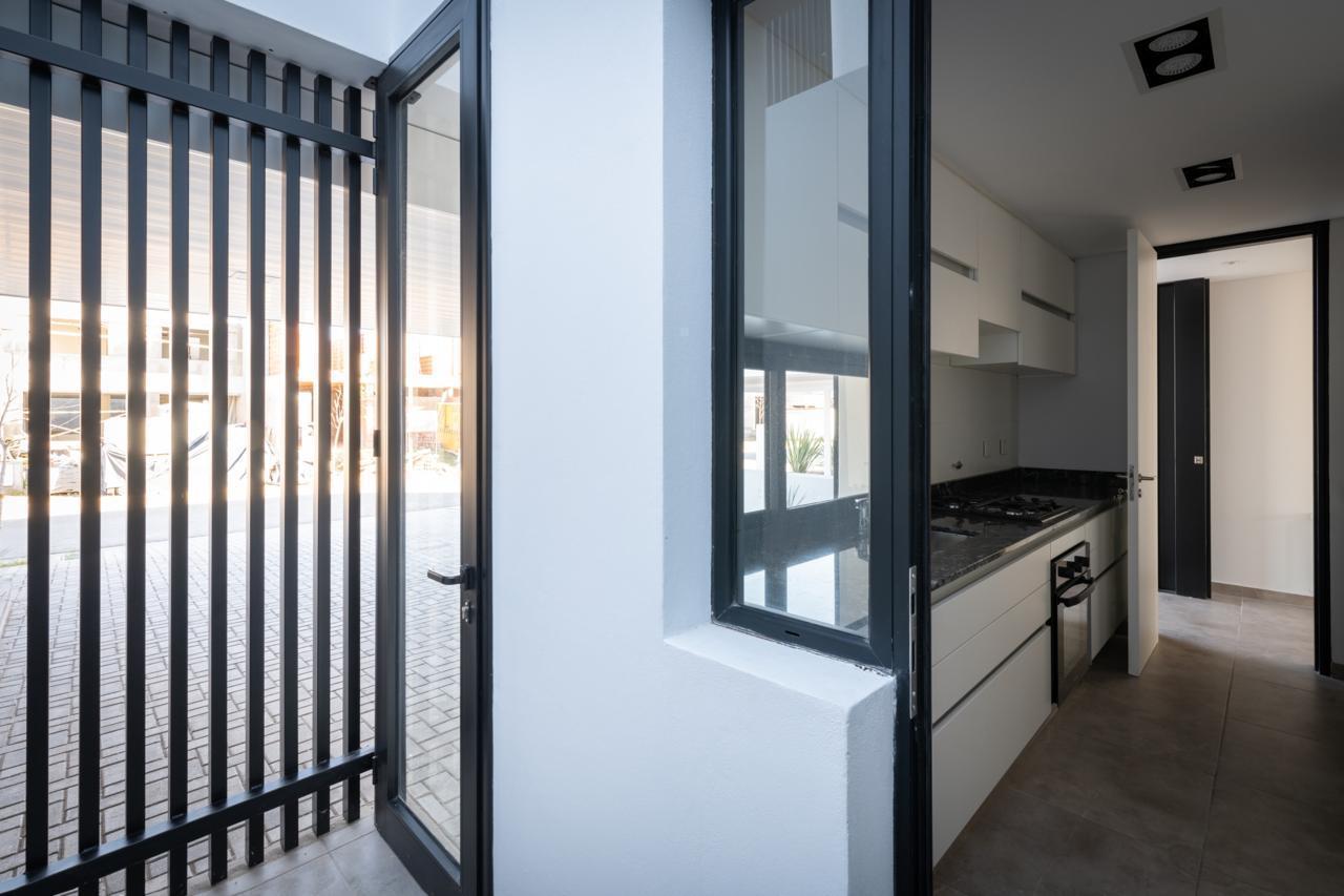 Foto de DÚPLEX EN VENTA DE 3 DORMITORIOS 3 BAÑOS - GREENVILLE, imagen 3