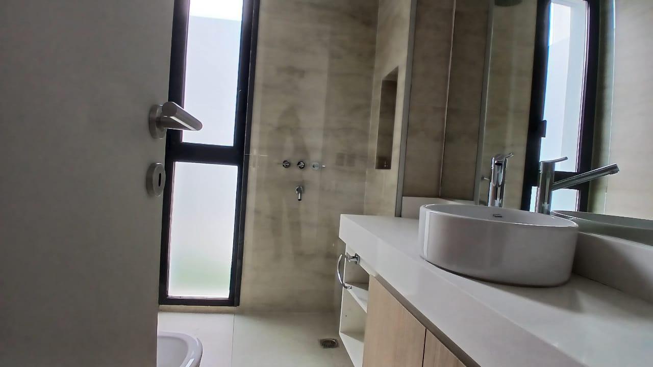 Foto de VENTA - DESTACADO DÚPLEX 2 DORMITORIOS 2 BAÑOS - DISTRITO SUR, imagen 3