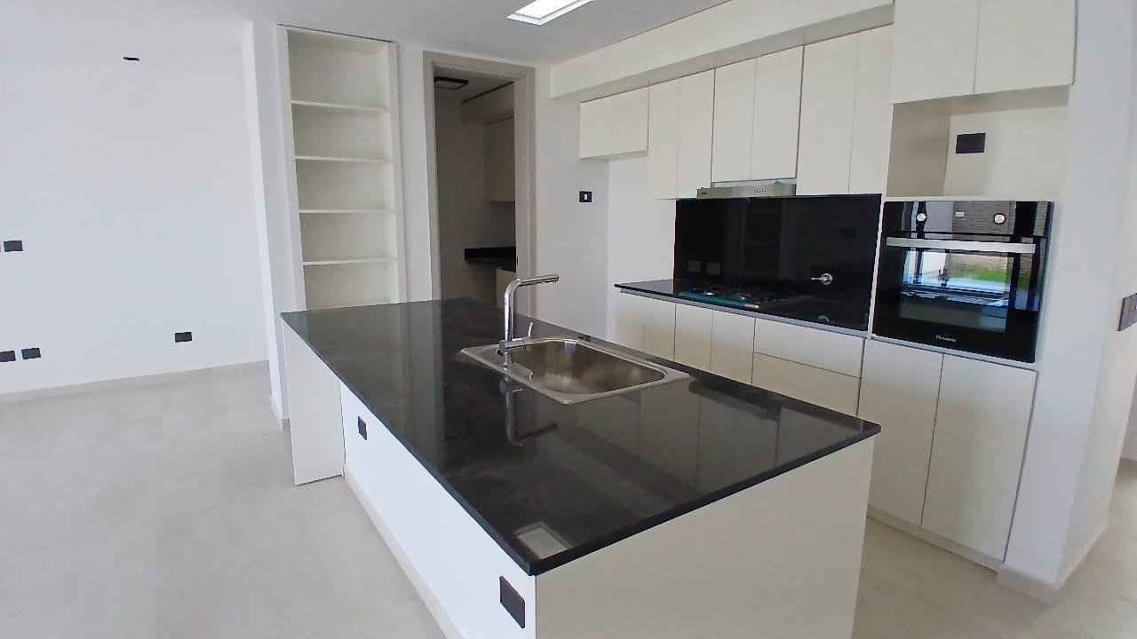 Foto de VENTA - DESTACADO DÚPLEX 2 DORMITORIOS 2 BAÑOS - DISTRITO SUR, imagen 1