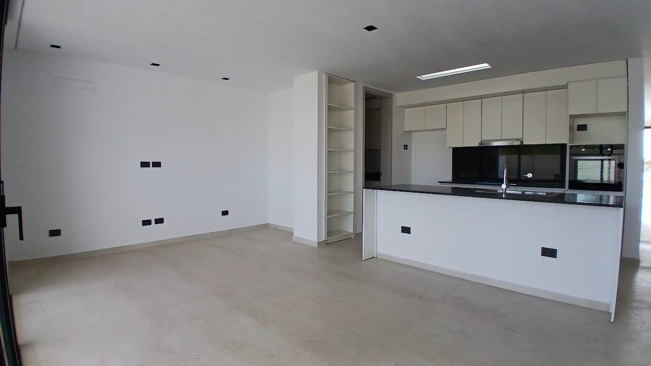 Foto de VENTA - DESTACADO DÚPLEX 2 DORMITORIOS 2 BAÑOS - DISTRITO SUR, imagen 5
