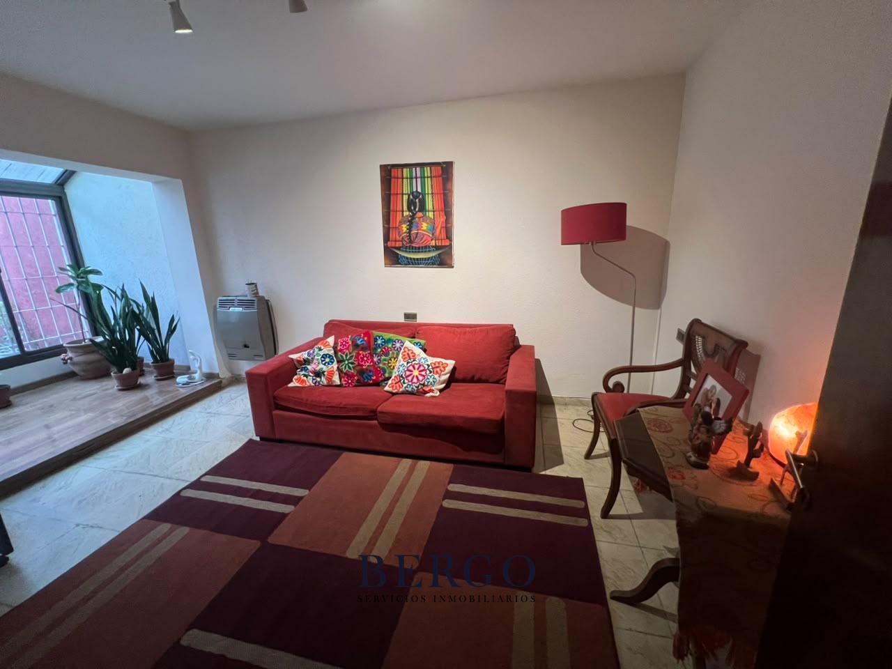 Foto de EXCELENTE UBICACIÓN CASA 4 DORMITORIOS 3 BAÑOS - JARDÍN, imagen 4