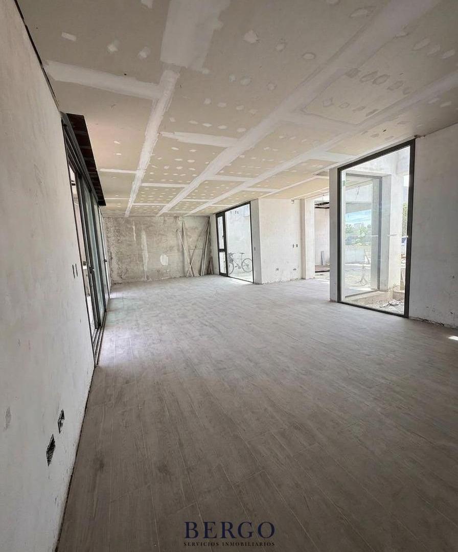 Foto de CASA DE CATEGORIA A ESTRENAR TODA EN UNA - JARDÍN DE LAS TEJAS, imagen 4