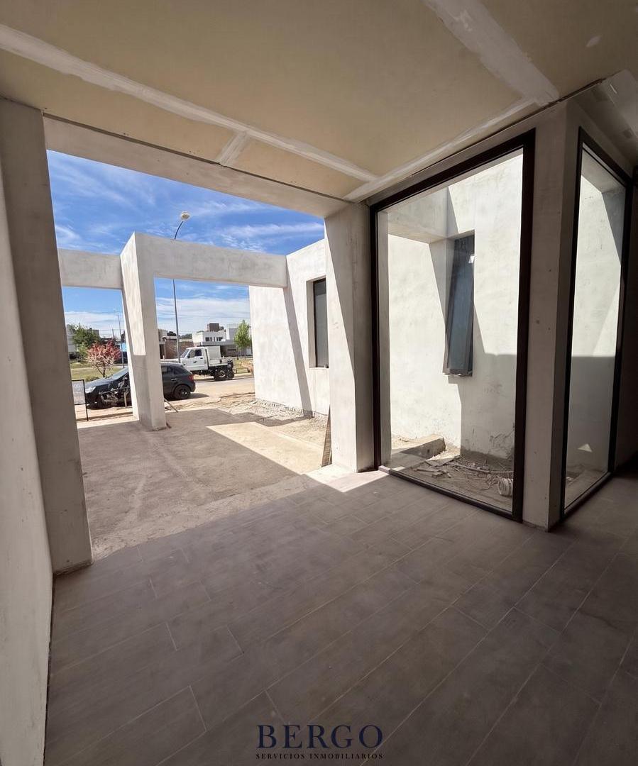 Foto de CASA DE CATEGORIA A ESTRENAR TODA EN UNA - JARDÍN DE LAS TEJAS, imagen 2