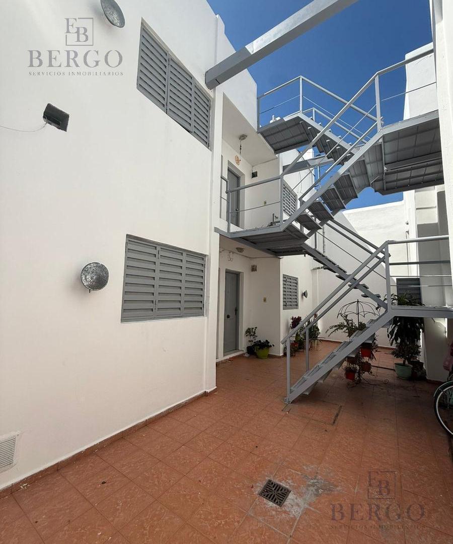 Foto de DUEÑO VENDE - 6 DEPARTAMENTOS 2 LOCALES - MAESTRO VIDAL, imagen 3