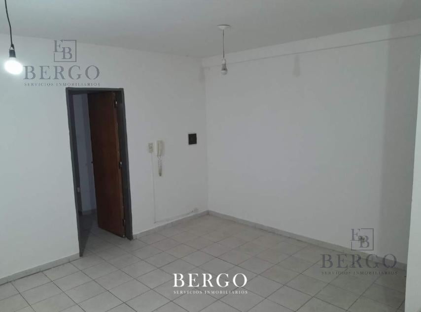 Foto de DUEÑO VENDE - 6 DEPARTAMENTOS 2 LOCALES - MAESTRO VIDAL, imagen 4
