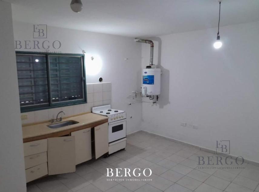 Foto de DUEÑO VENDE - 6 DEPARTAMENTOS 2 LOCALES - MAESTRO VIDAL, imagen 1