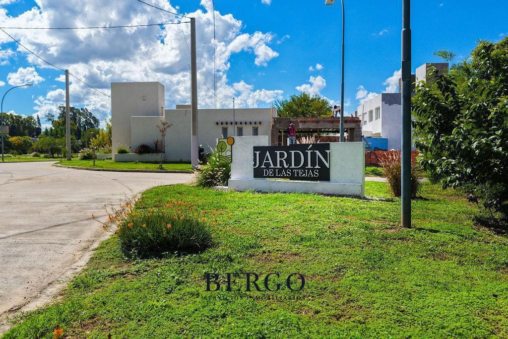 Foto de VENTA - LOTES DE 250m2 y 360m2 C/ ESCRITURA y FINANCIACION - JARDIN DE, imagen 2