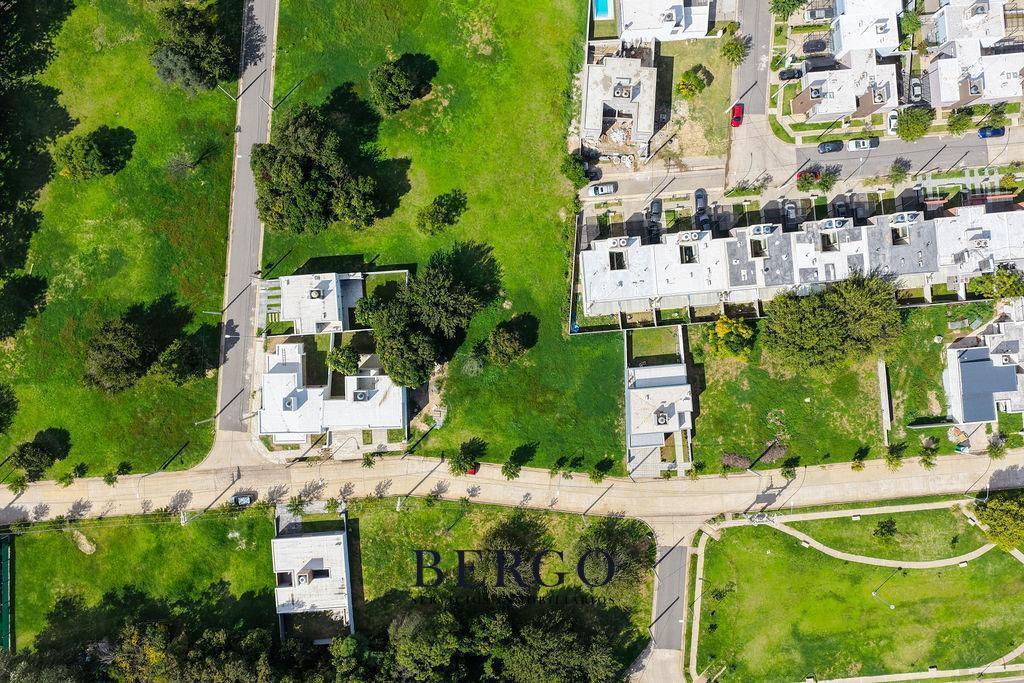 Foto de VENTA - LOTES DE 250m2 y 360m2 C/ ESCRITURA y FINANCIACION - JARDIN DE, imagen 4