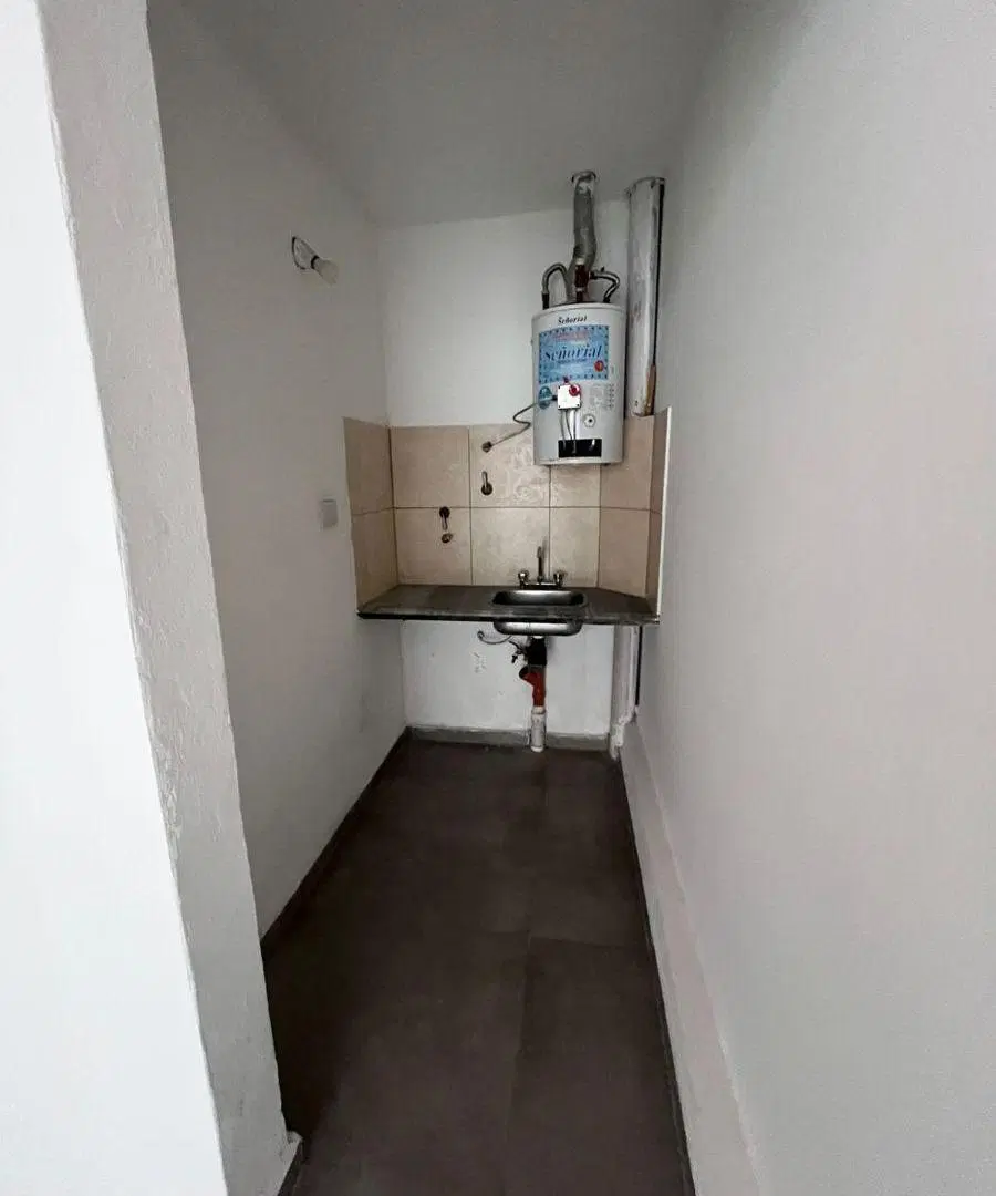ALQUILER DEPARTAMENTO PLANTA ALTA SOBRE AV ZARATE DOS DORMITORIOS 3