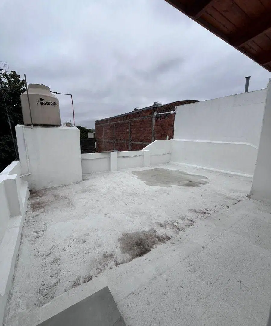 ALQUILER DEPARTAMENTO PLANTA ALTA SOBRE AV ZARATE DOS DORMITORIOS 5