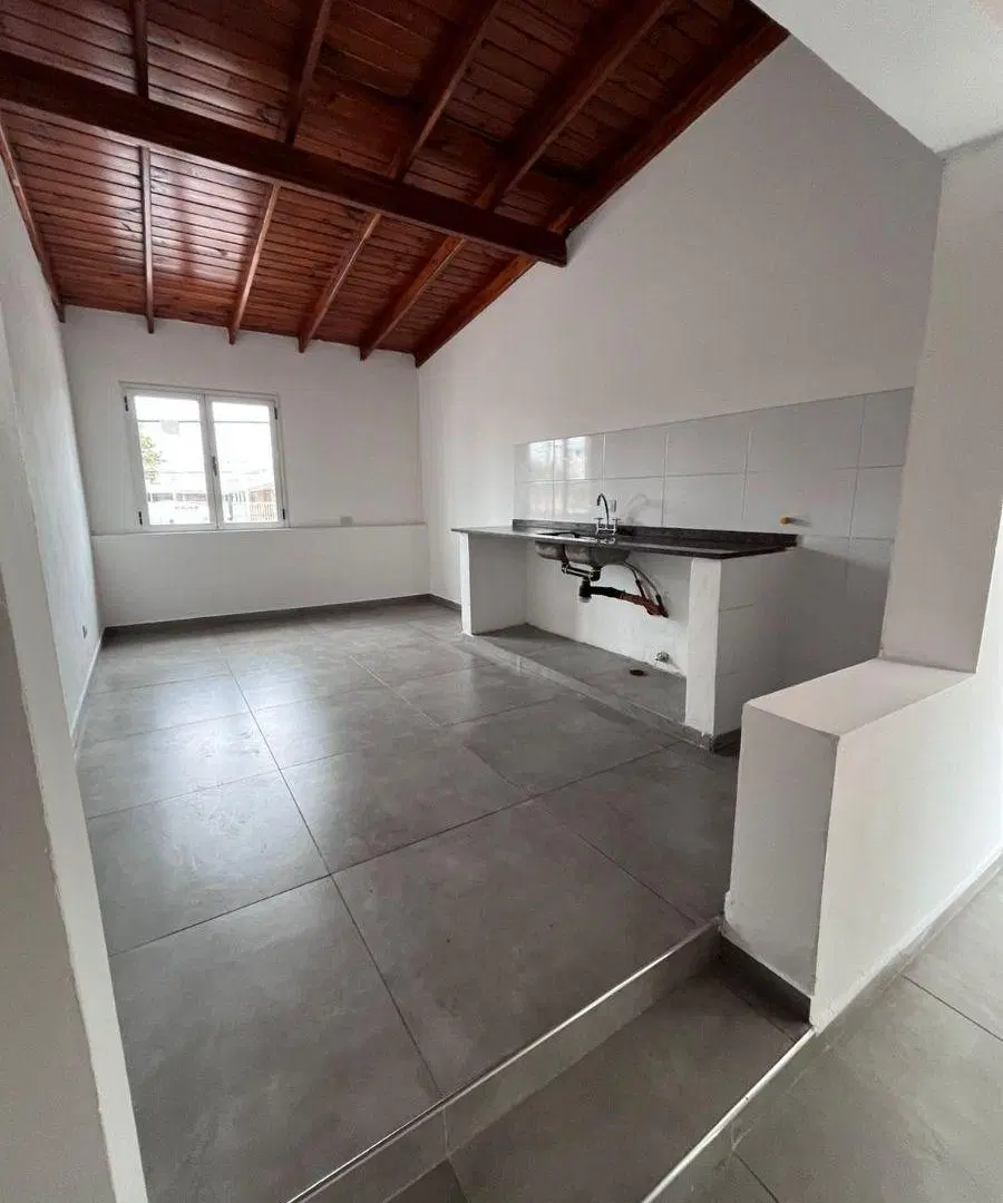 ALQUILER DEPARTAMENTO PLANTA ALTA SOBRE AV ZARATE DOS DORMITORIOS 2