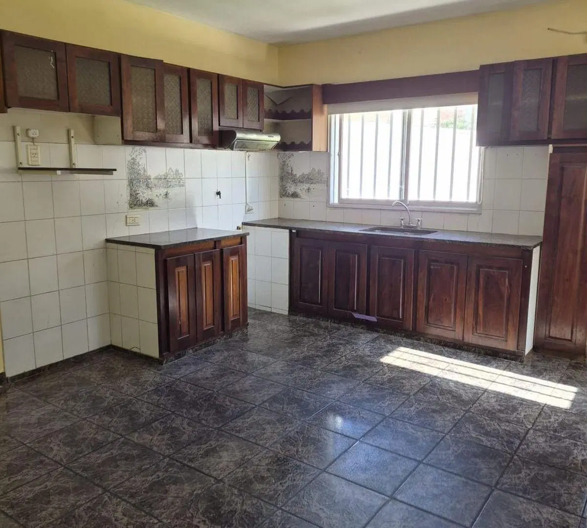 ALQUILER CASA 4 DORM B°SAN MARTIN 2