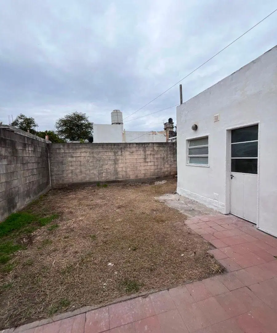 Casa en Alquiler 2 dormitorios B° Zumaran 3