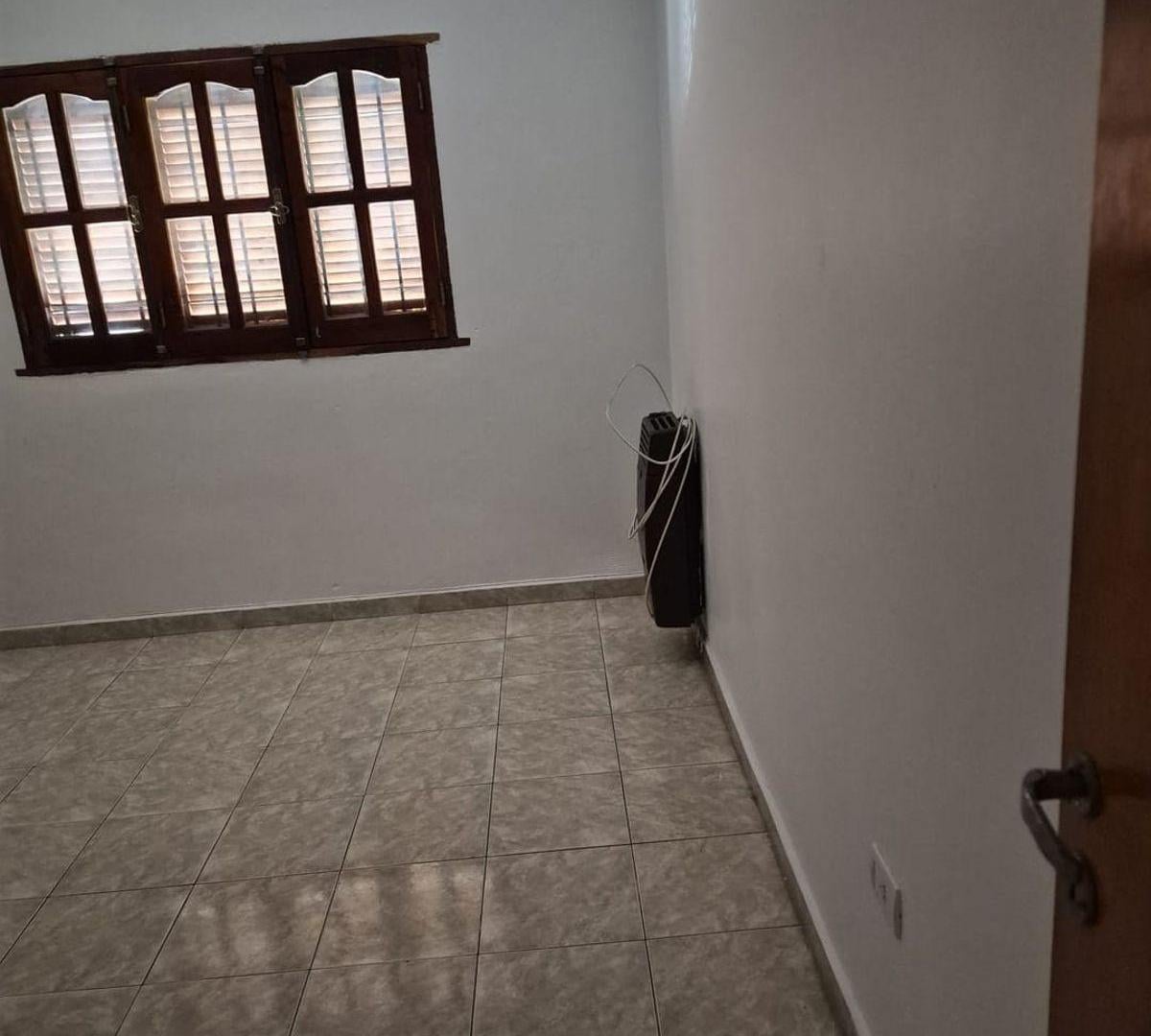 Foto de CASA EN ALQUILER 3 DORM B°SARGENTO CABRAL, imagen 5