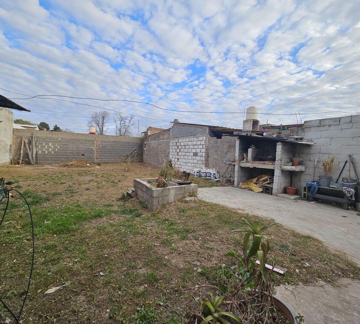 Hermosa Casa con Gran Patio y Cochera. Posesion Comprobable 2