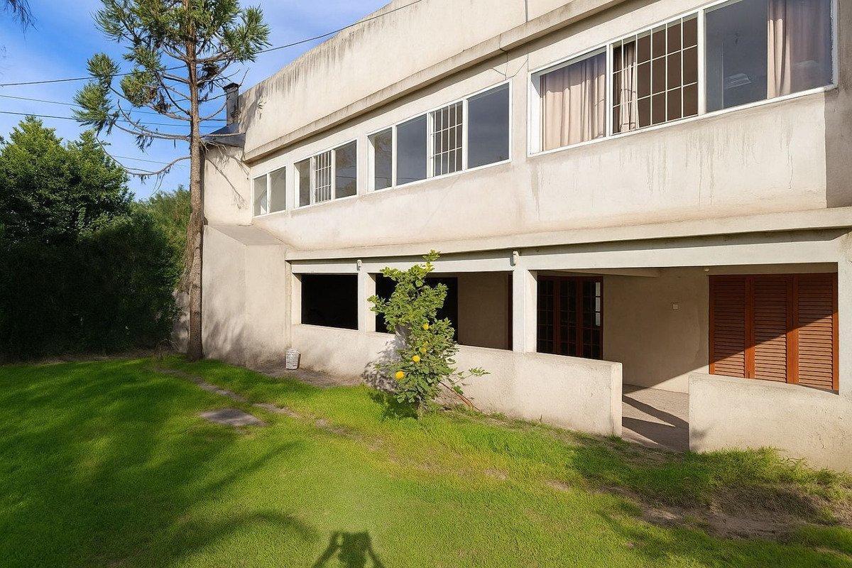 Casa De Amplia De 4 Dormitorios