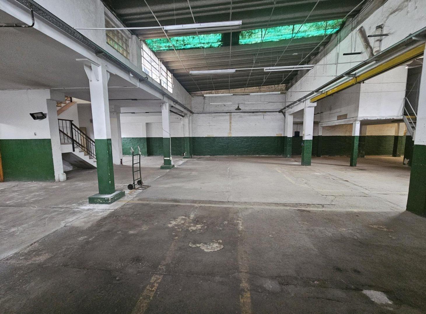 Inmueble Con Talleres Y Oficinas
