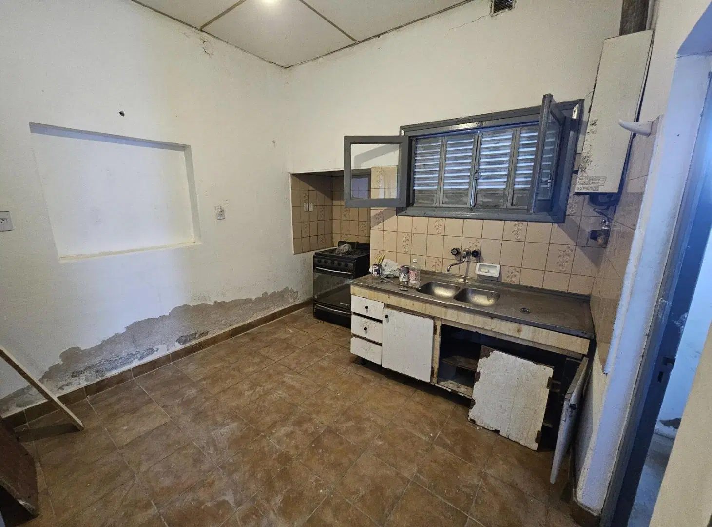 Se vende casa en barrio Paso de Los Andes 8