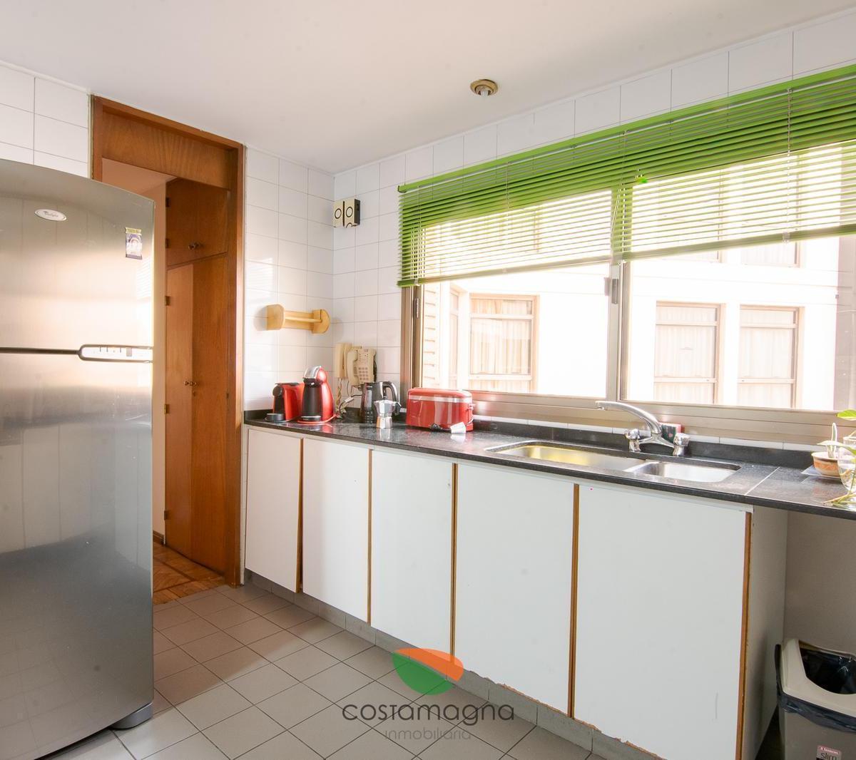Piso de Categoría en Hipolito Yrigoyen 3