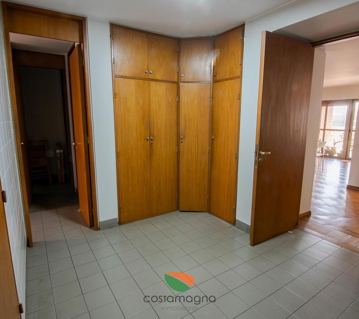 Piso de Categoría en Hipolito Yrigoyen 2