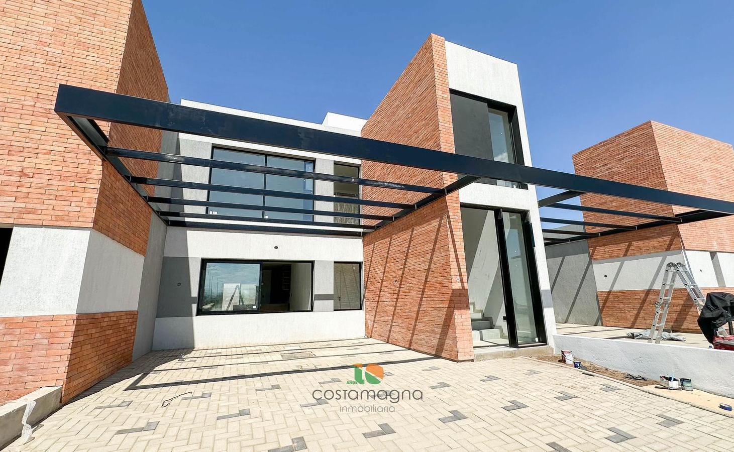 Duplex en venta de 3 dormitorios en Prados de Manantiales