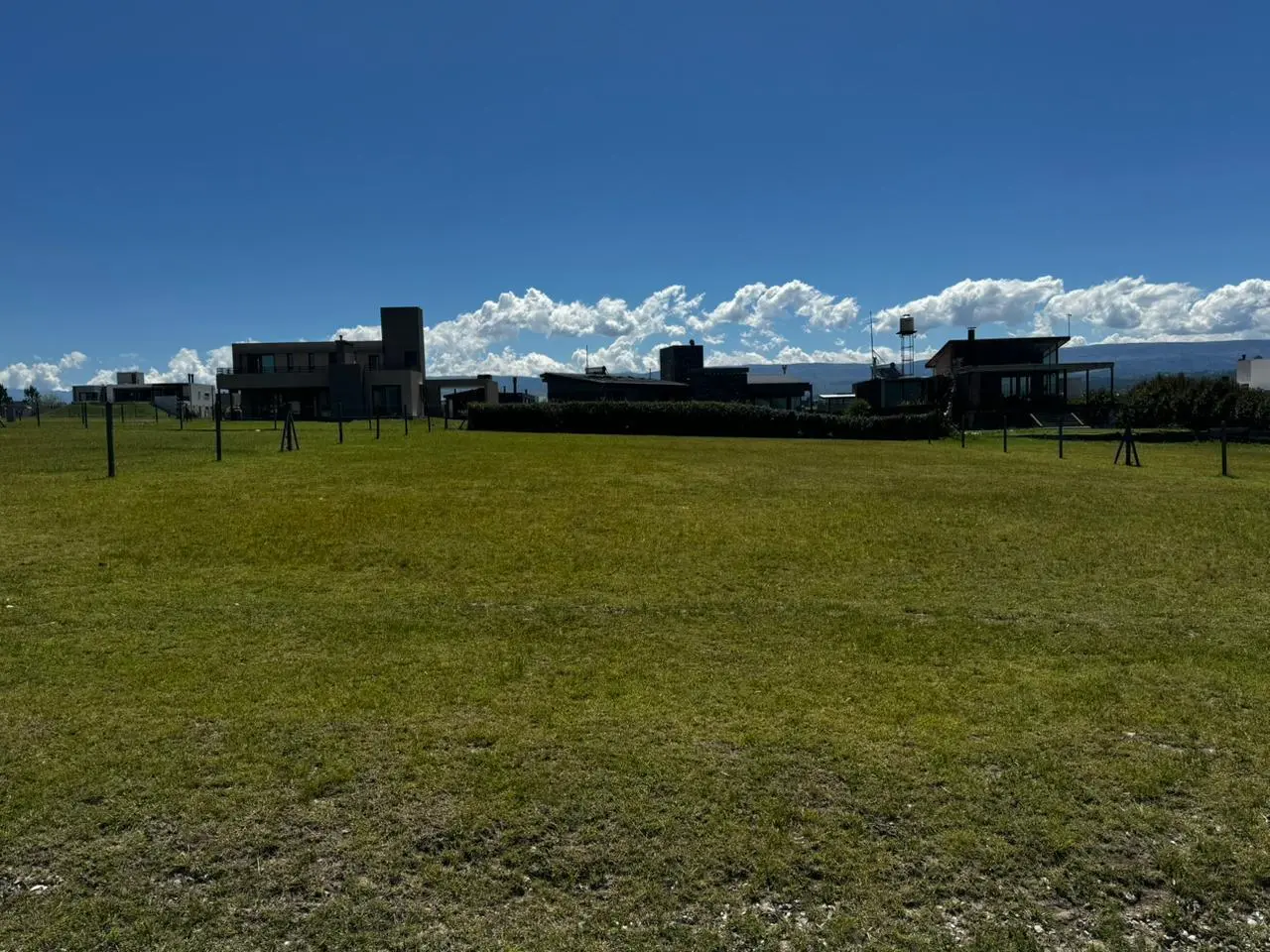 OPORTUNIDAD FRENTE AL LAGO, PUERTO DEL AGUILA. 3