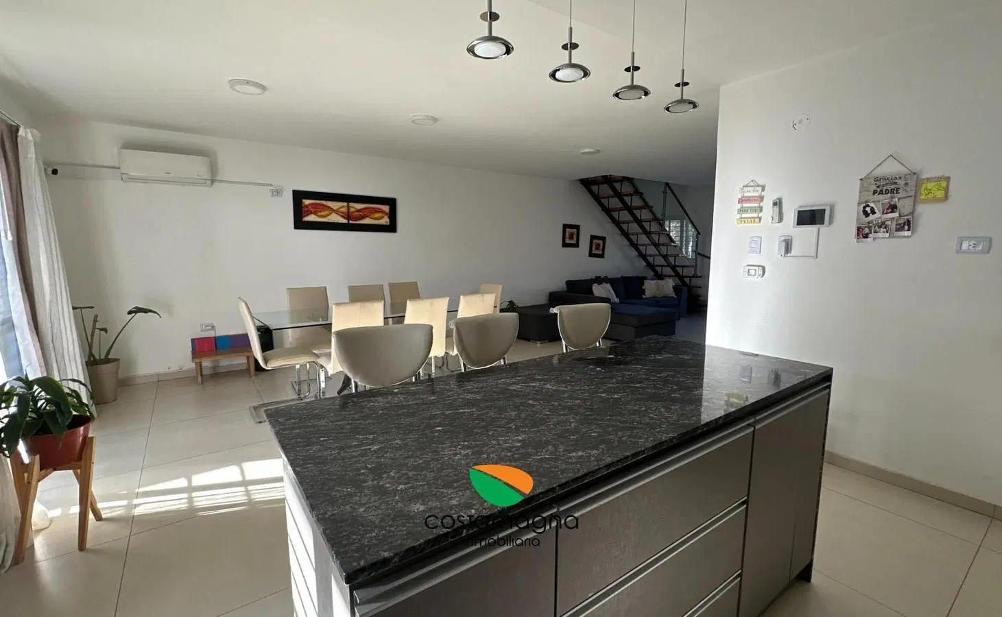 DUPLEX EN VENTA A METROS DE MANANTIALES -3 DORM 8