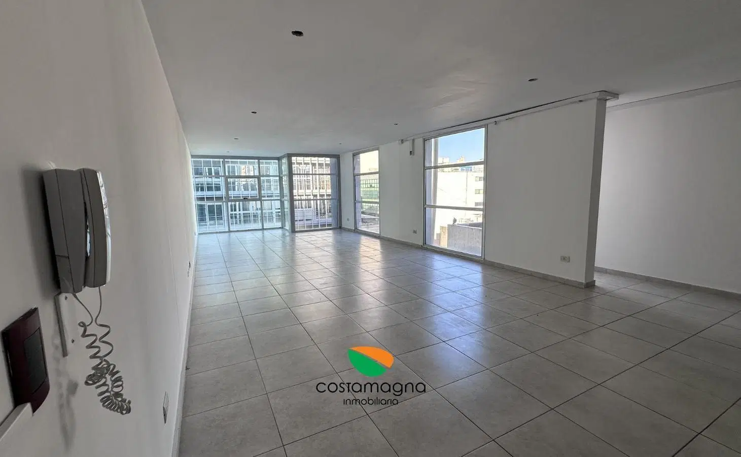 Oficina en Centro con Cochera Propia – San Jerónimo 275 4