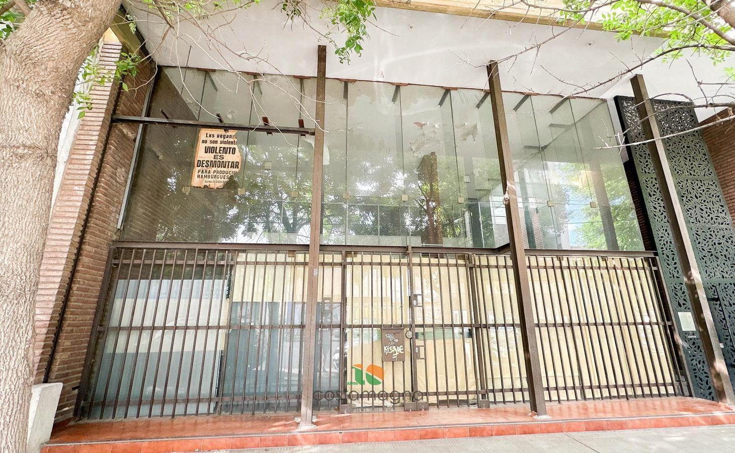Amplio y versátil local comercial en venta en Alta Córdoba