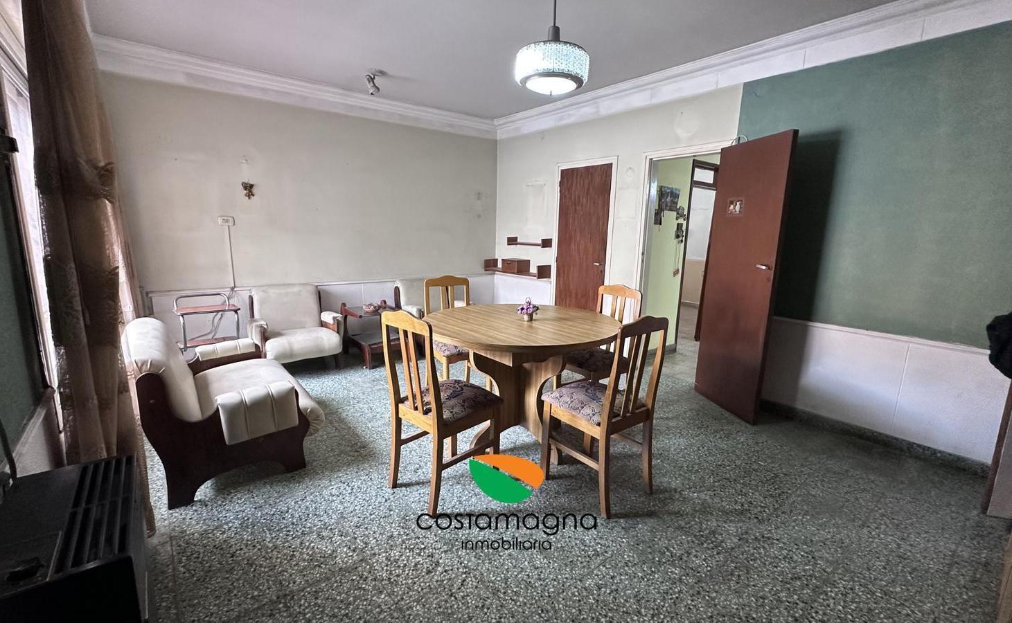 Foto de Casa Apta Crédito Con Patio Y Cochera - Excelente Zona Pueyrredón, imagen 2