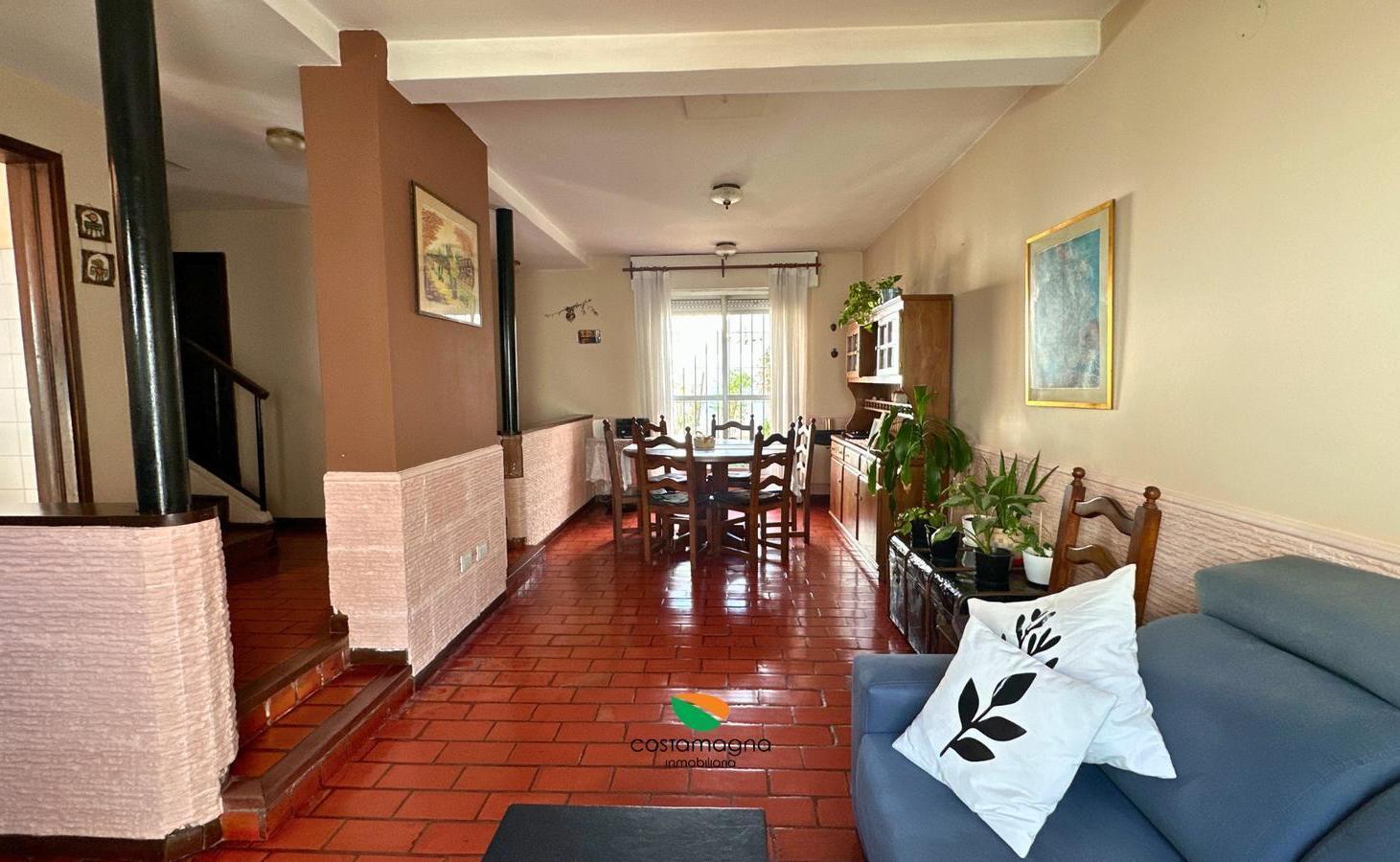 Foto de Casa 4 dormitorios 3 baños con cochera y pileta en barrio Junior´s, imagen 4