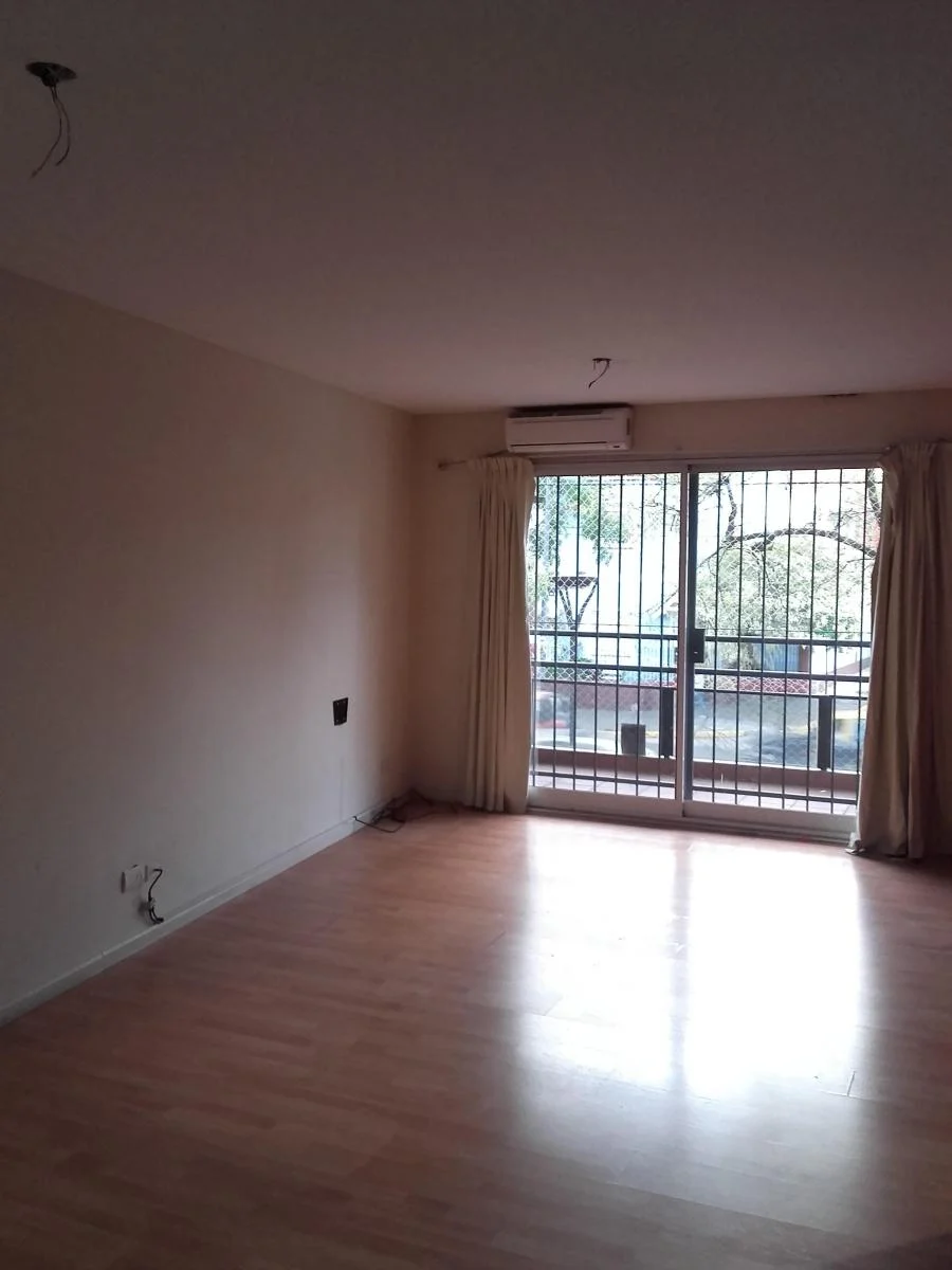APTO CREDITO 3 ambientes amplios al frente con Patio y Cochera. 91m2 totales