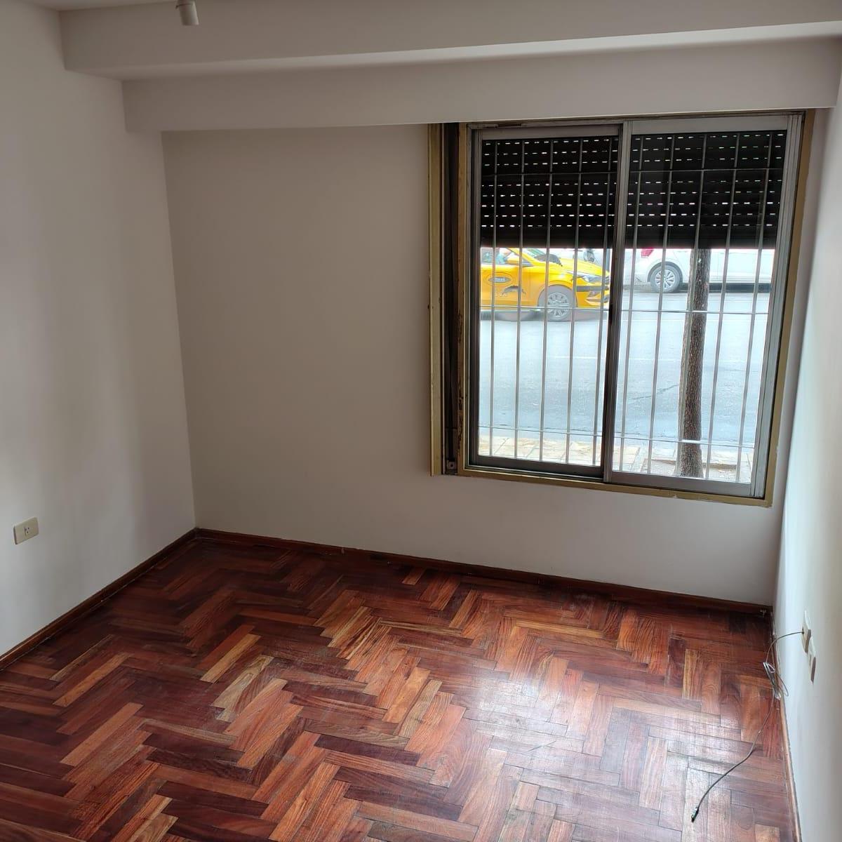 1 Dorm Mas Escritorio V. Sarsfield 468 Frente Patio Olmos 5