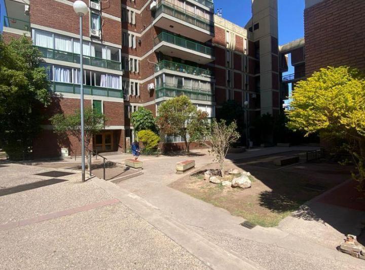 Departamento 5 ambientes. | Av. Castro Barros al 100 1