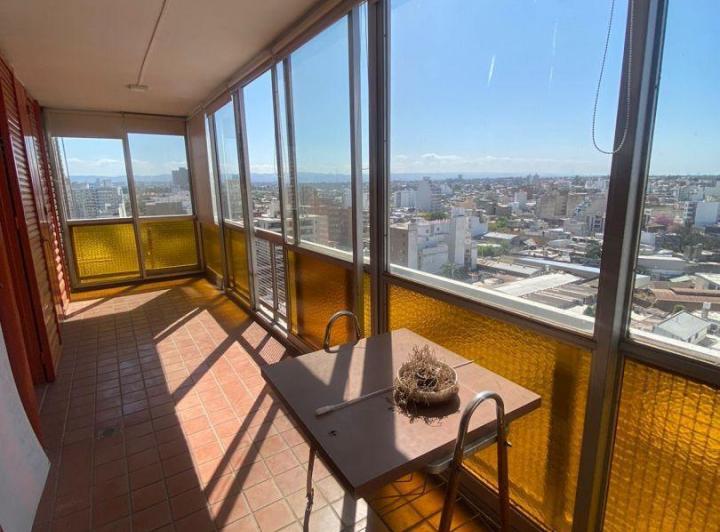Departamento 5 ambientes. | Av. Castro Barros al 100 4