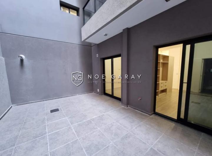 Dpto con patio propio y cochera en alquiler anual 5
