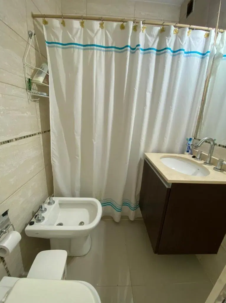 Departamento en Alquiler Anual 2 dorm balcon a la calle 4