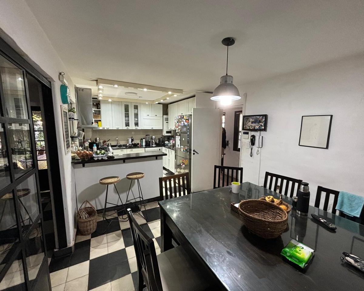 Gran Casa en Barrio Jardin con Pileta Quincho 2