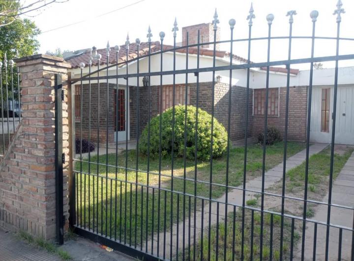 CASA 3 DORMITORIOS EN ALQUILER SOBRE AV. VALPARAISO 3