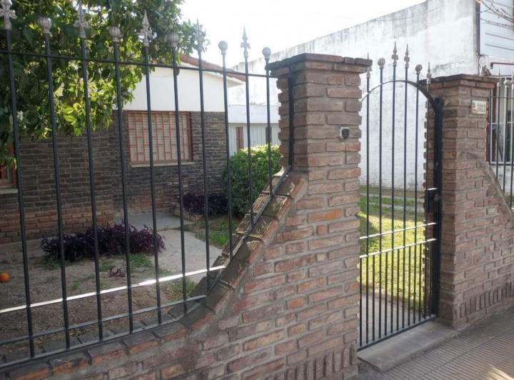 CASA 3 DORMITORIOS EN ALQUILER SOBRE AV. VALPARAISO 2