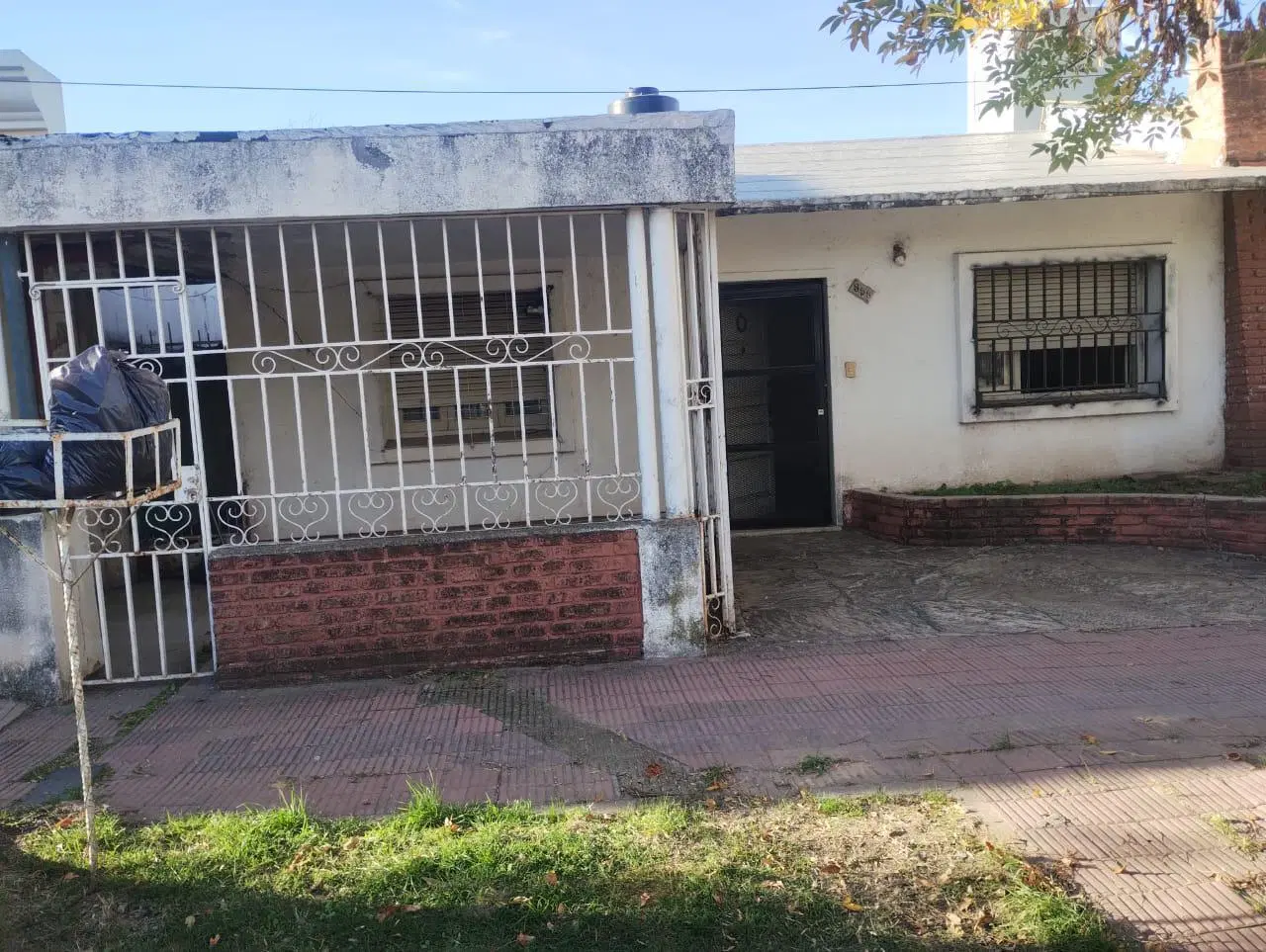OPORTUNIDAD CASA PARA RECICLAR EN PARQUE VELEZ SARSFIELD 2