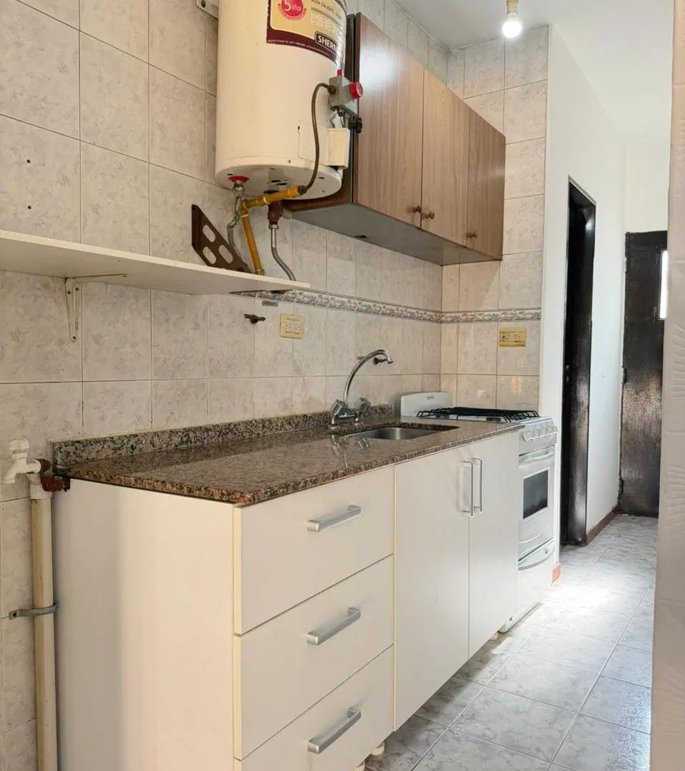 EXCELENTE DEPARTAMENTO CON PATIO DE UN DORMITORIO EN ALQUILER, ZONA U.N.C. 3