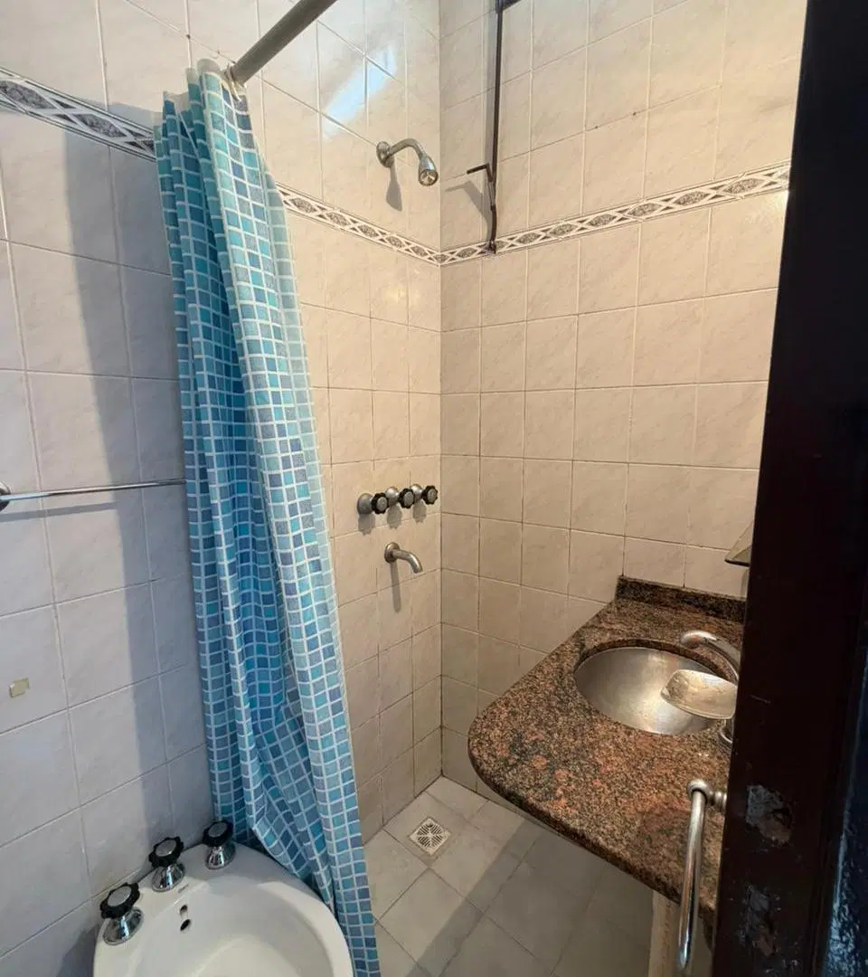 EXCELENTE DEPARTAMENTO CON PATIO DE UN DORMITORIO EN ALQUILER, ZONA U.N.C. 2