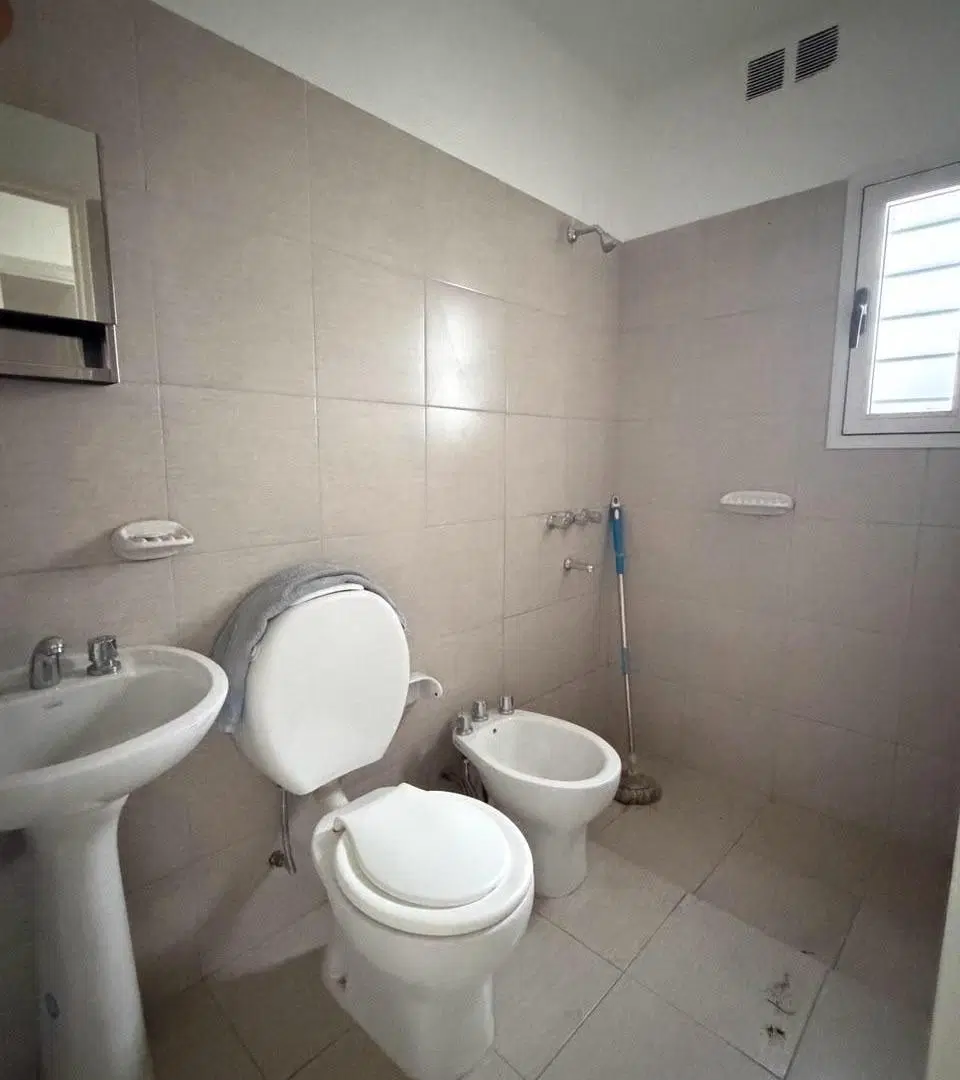A ESTRENAR CON AMBIENTES AMPLIOS, COCHERA, PATIO 2