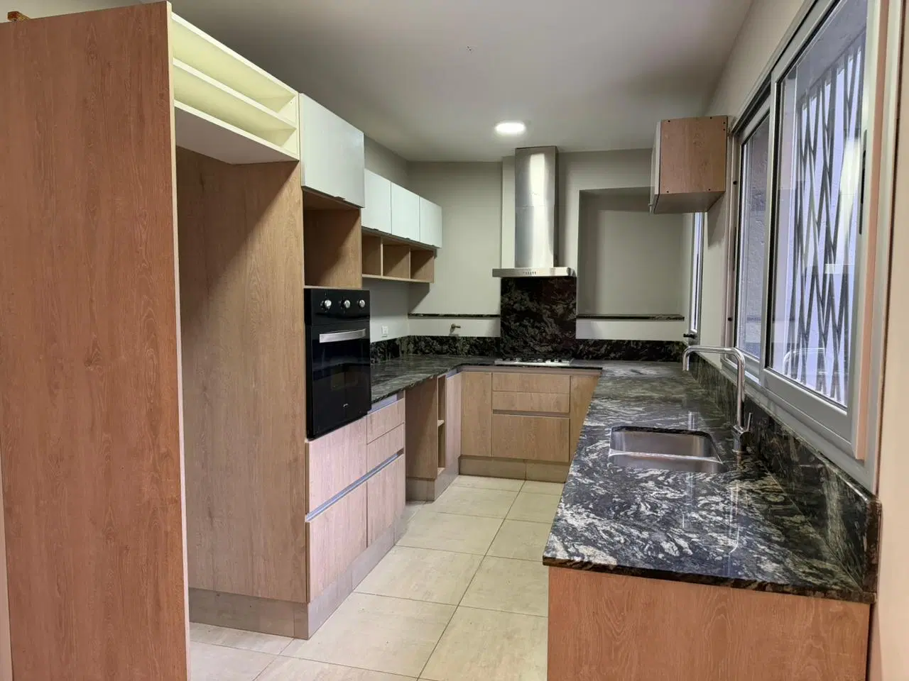 OPORTUNIDAD EN ALQUILER EN JARDINES DEL JOCKEY DUPLEX TRES DORM 3 BAÑOS 2