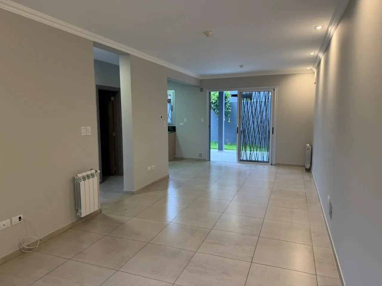 OPORTUNIDAD EN ALQUILER EN JARDINES DEL JOCKEY DUPLEX TRES DORM 3 BAÑOS 5